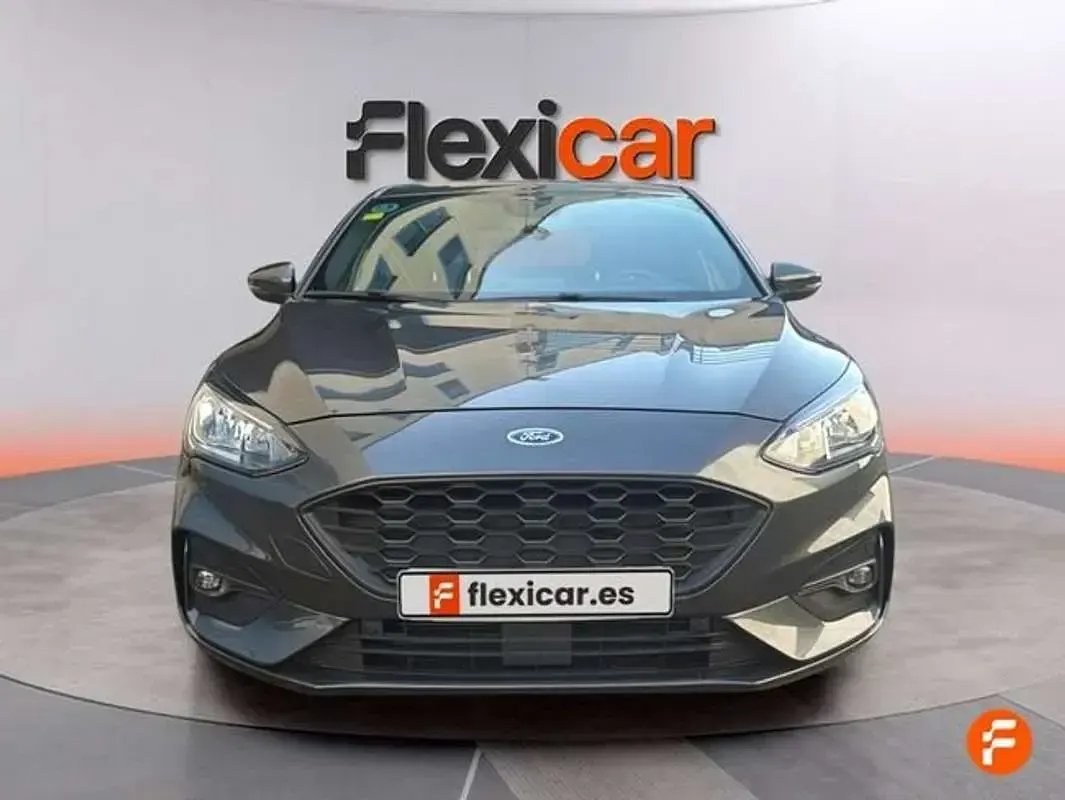 Usado Ford Focus ST-Line 125 CV (91 kW) 2018 Gris Utilitario