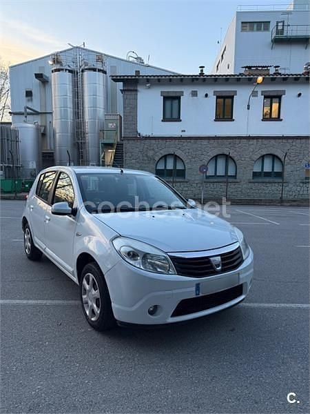 Usado Dacia Sandero Ambiance 75 CV (55 kW) 2011 Blanco Berlina