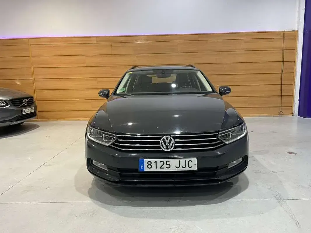 Usado VW Passat Edition 120 CV (88 kW) 2015 Gris Familiar
