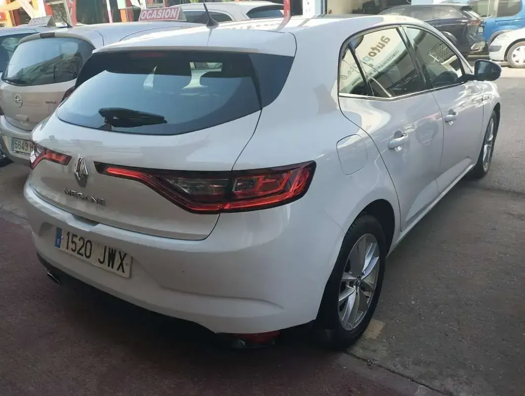 Usado Renault Mégane Zen 132 CV (97 kW) 2017 Blanco Utilitario