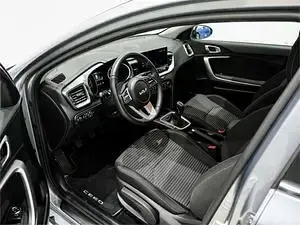 Usado Kia Ceed 101 CV (74 kW) 2025 Gris Utilitario