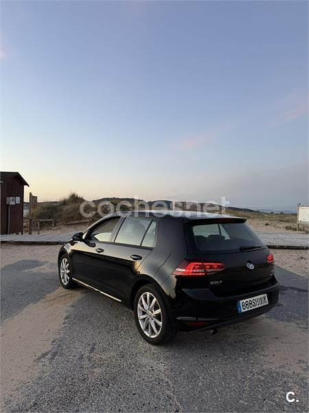 Usado VW Golf VII Edition 105 HP (77 kW) 2015 Preto Sedan