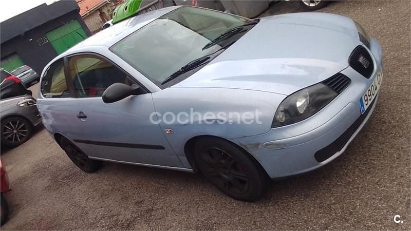 Usado Seat Ibiza Stella 64 CV (47 kW) 2003 Azul Berlina