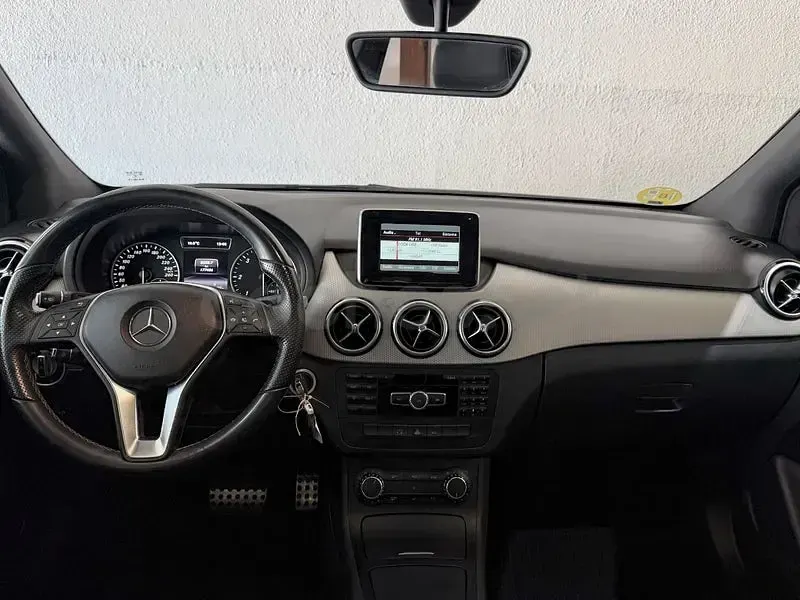 Usado Mercedes B180 109 CV (80 kW) 2014 Blanco Monovolumen