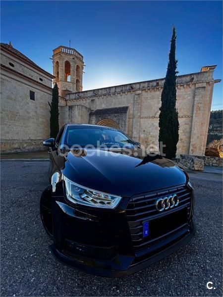 Negro Usado 2017 Audi A1 Sportback Attraction Utilitario | 14.300 € (Precio justo) - Imagen 1/4