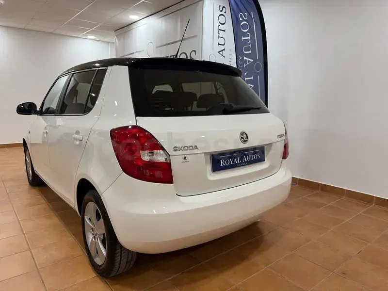 Usado Skoda Fabia 69 CV (50 kW) 2014 Blanco Berlina