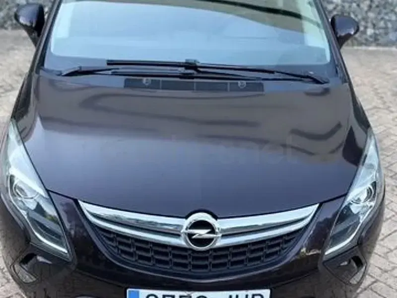 Usado Opel Zafira Tourer Expression 130 CV (95 kW) 2015 Negro Monovolumen