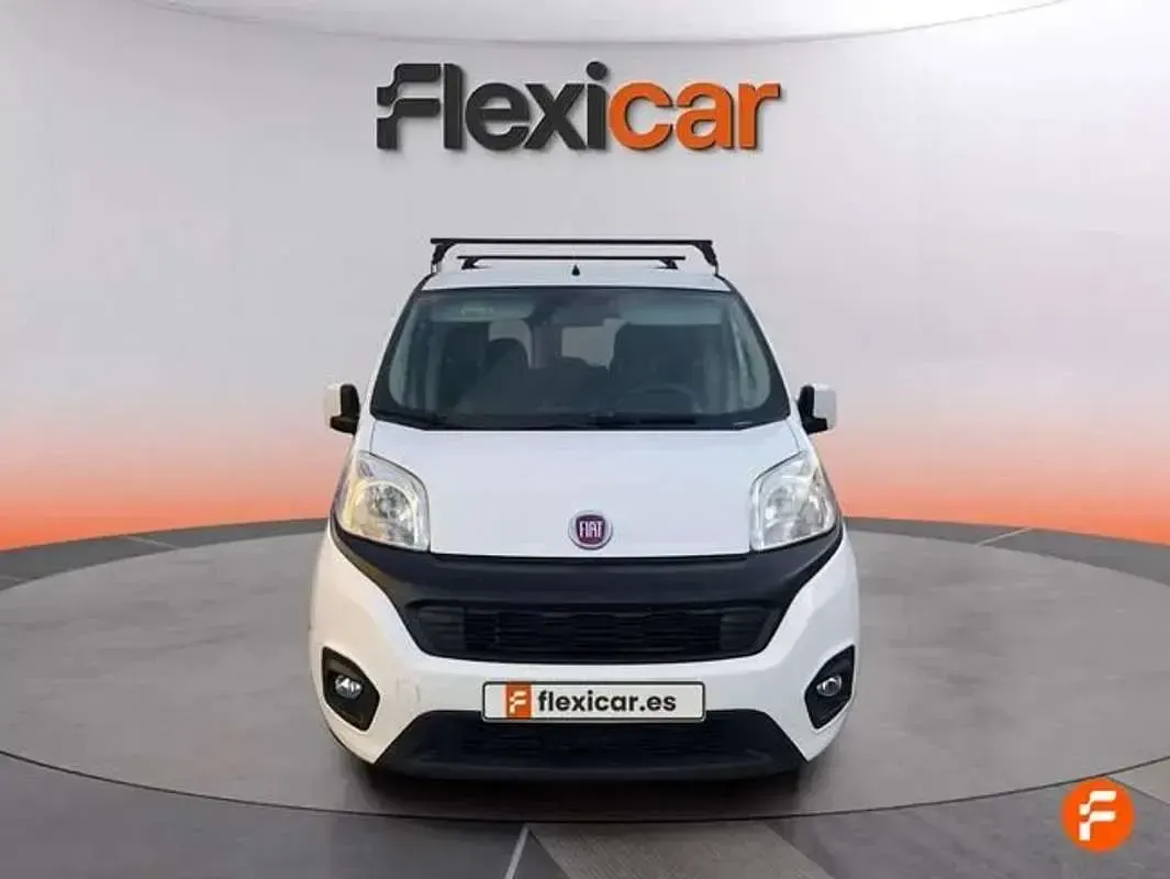 Usado Fiat Qubo Dynamic 80 CV (58 kW) 2017 Blanco Monovolumen