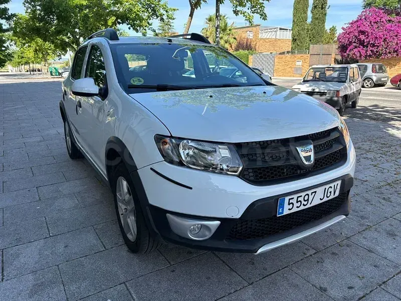 Usado Dacia Sandero Stepway 90 CV (66 kW) 2015 Blanco Berlina