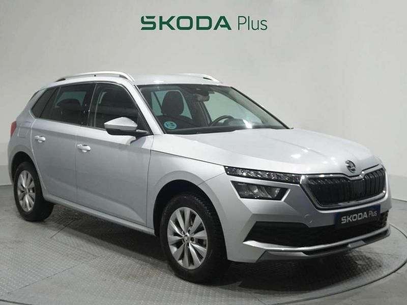 Usado Skoda Kamiq Ambition 110 CV (80 kW) 2022 Plateado SUV