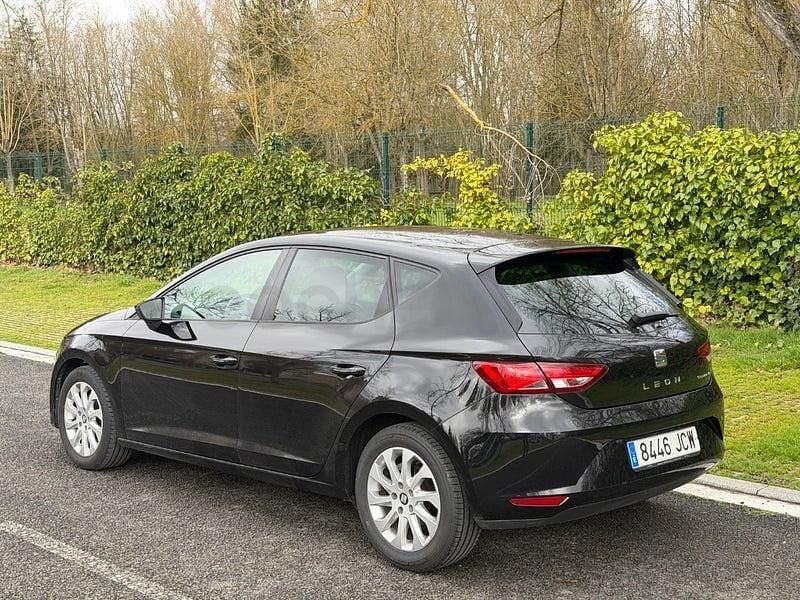 Usado Seat Leon Ecomotive 110 CV (80 kW) 2015 Negro Berlina