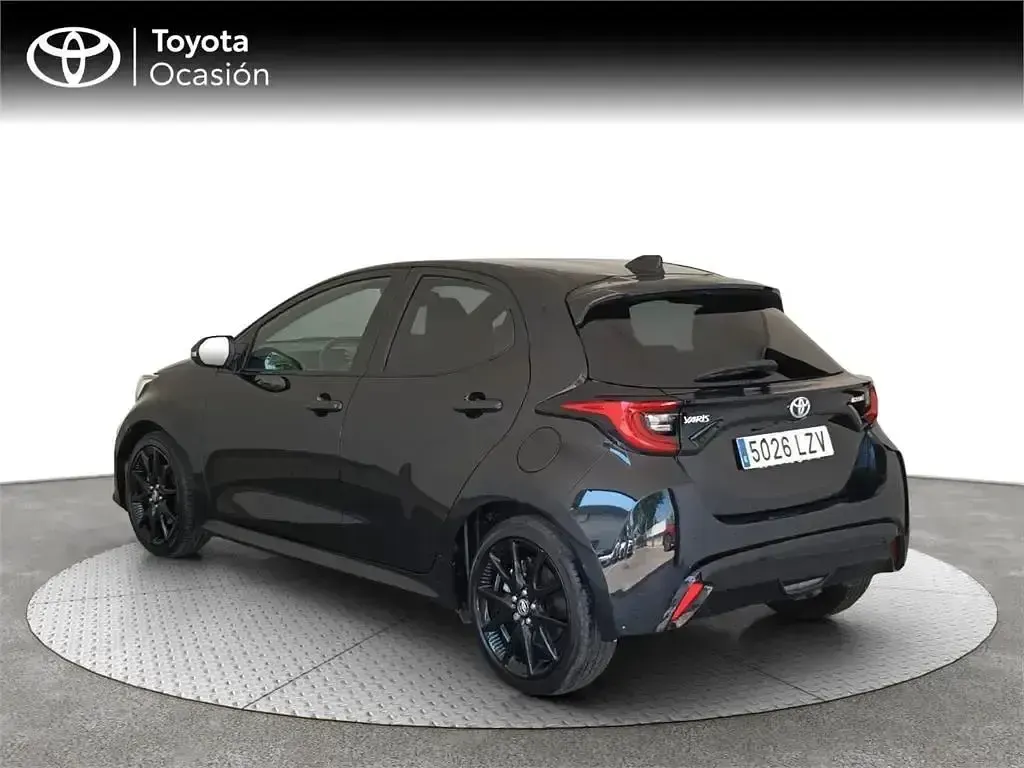 Usado Toyota Yaris Hybrid Style 116 CV (85 kW) 2022 Negro Monovolumen