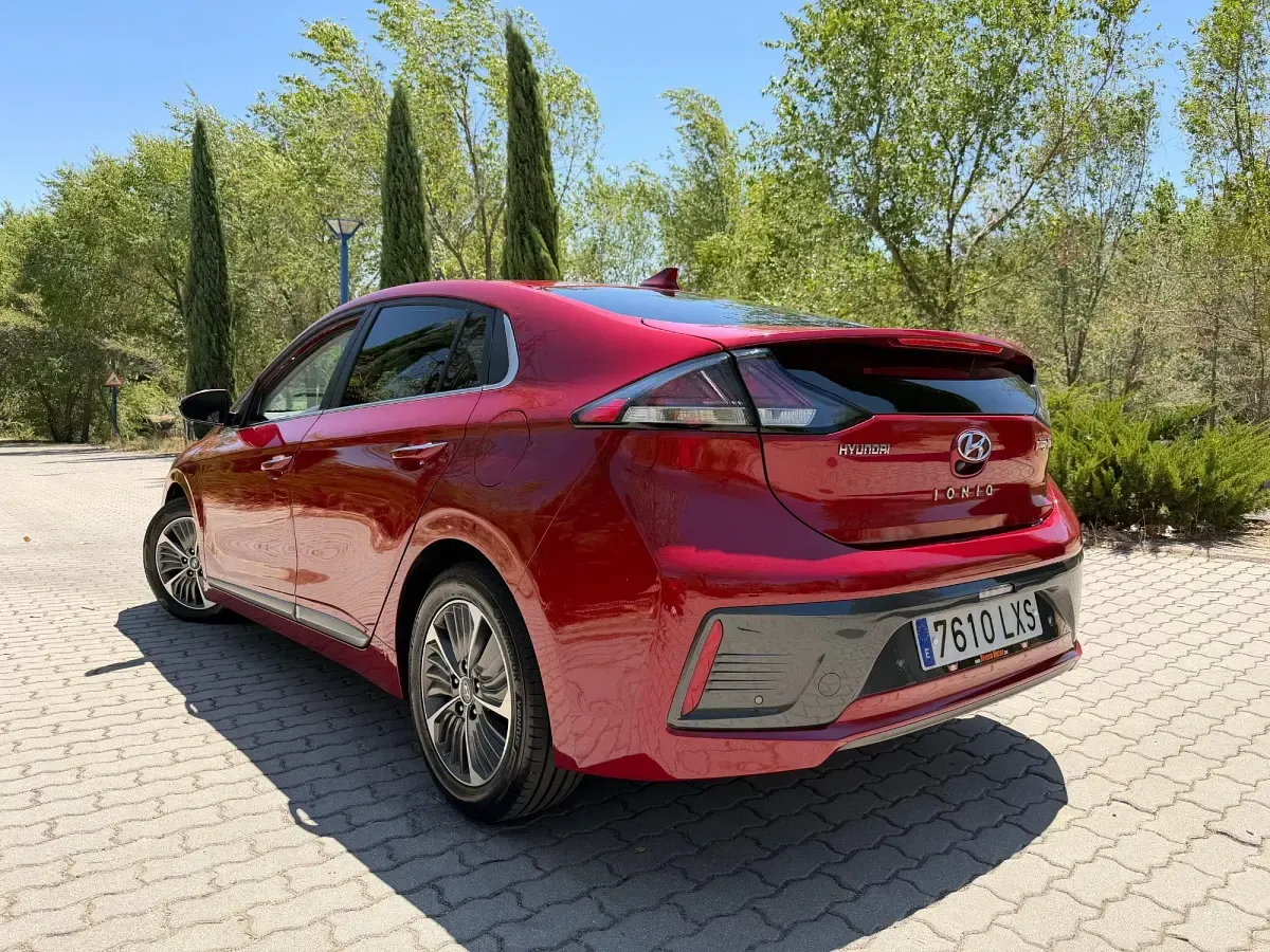 Usado Hyundai Ioniq 141 CV (103 kW) 2022 Rojo Utilitario