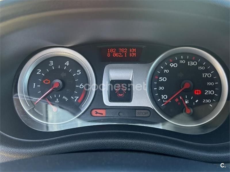 Usado Renault Clio II Authentique 75 CV (55 kW) 2008 Gris / plata Berlina