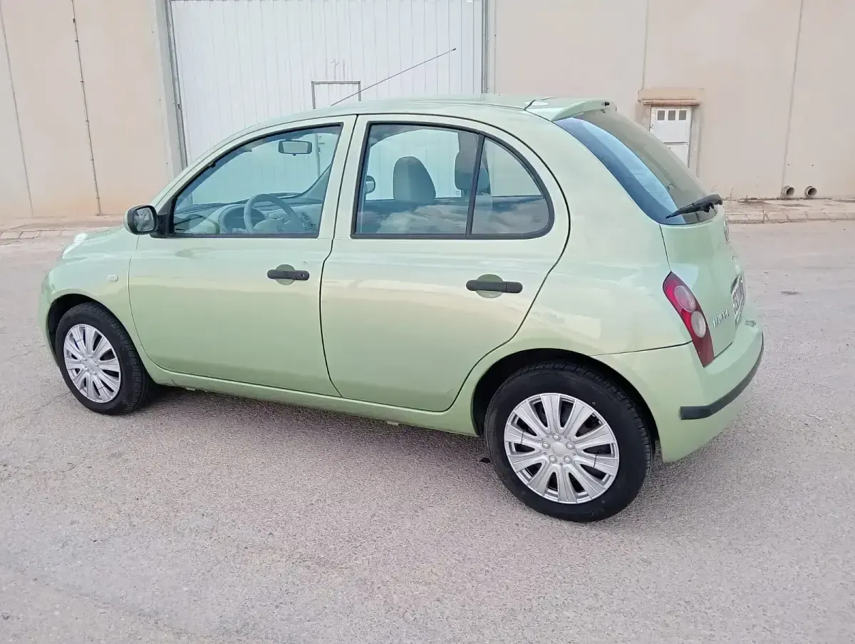 Usado Nissan Micra Acenta 82 CV (60 kW) 2005 Verde Utilitario