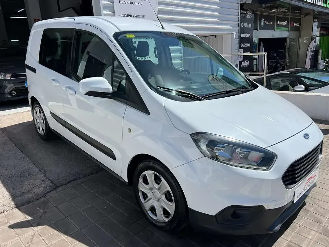 Usado Ford Tourneo Courier Ambiente 102 CV (75 kW) 2019 Blanco Monovolumen