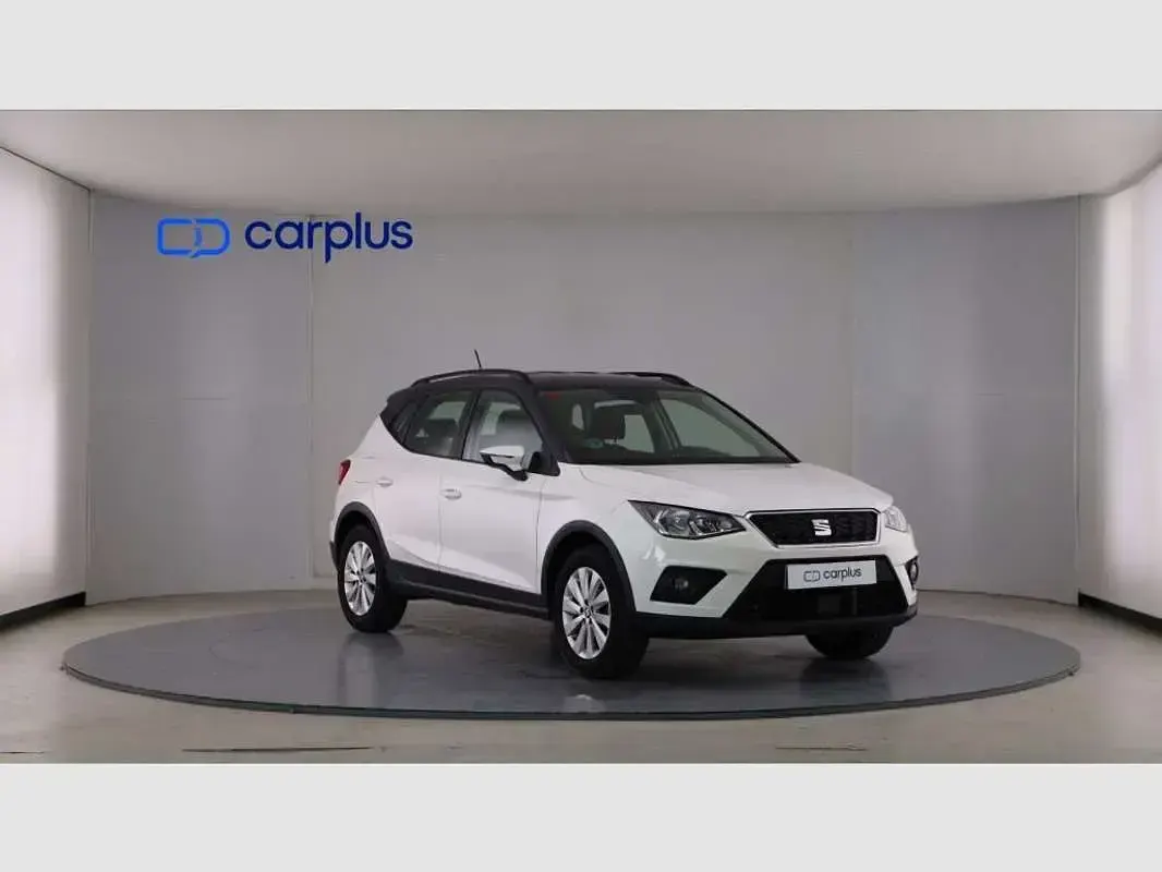 Usado Seat Arona Style 110 CV (80 kW) 2021 Gris SUV