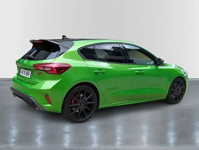 Usado Ford Focus ST 280 CV (205 kW) 2025 Verde mean (metalizado) Berlina