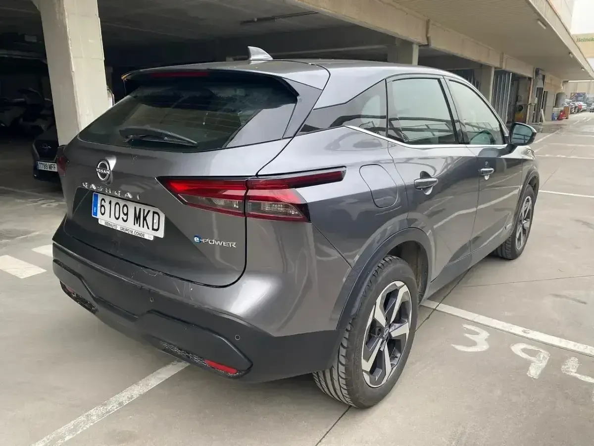 Usado Nissan Qashqai Acenta 190 CV (139 kW) 2023 Gris SUV