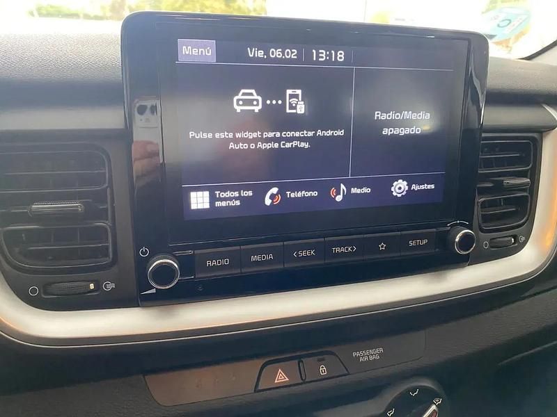 Usado Kia Stonic 84 HP (61 kW) 2022 Branco SUV