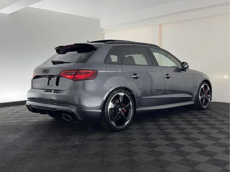 Usado Audi RS3 367 CV (269 kW) 2016 Gris / plata Berlina