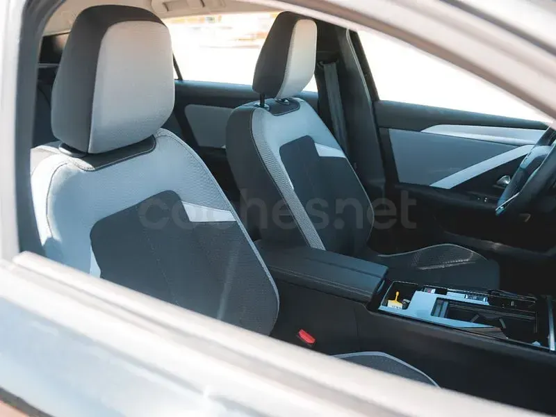 Nuevo Opel Astra Edition 136 CV (100 kW) 2026 Negro Familiar