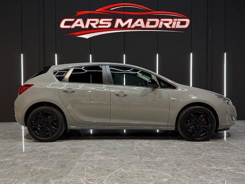 Używany Opel Astra Selective 110 KM (80 kW) 2012 Szary Sedan/Limuzyna