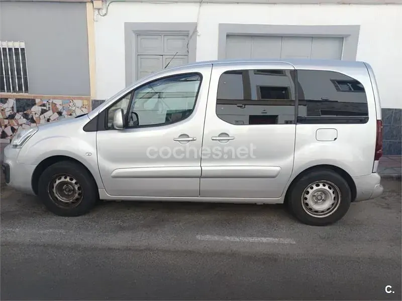 Usado Peugeot TePee Active 100 CV (73 kW) 2016 Gris / plata Monovolumen
