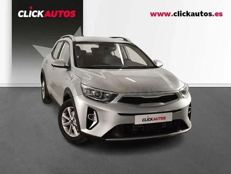 Usado Kia Stonic 79 CV (58 kW) 2025 Gris / plata SUV