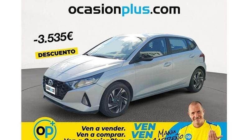 Usado Hyundai i20 101 CV (74 kW) 2022 Plateado Utilitario