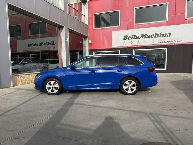 Usado Skoda Octavia Style 150 CV (110 kW) 2021 Azul Familiar