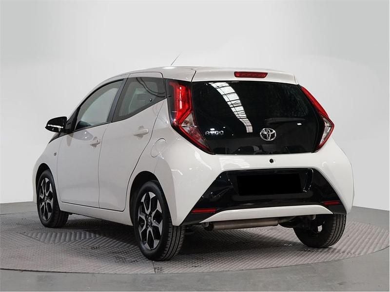 Usado Toyota Aygo X-play 72 CV (52 kW) 2021 Xblanco classic Utilitario