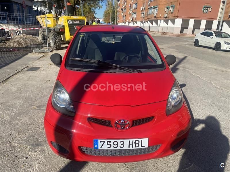 Rojo Usado 2011 Toyota Aygo Live Utilitario | 3800 € (Buen precio) - Imagen 1/4