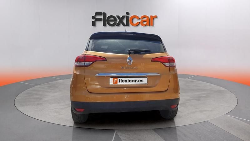 Usado Renault Scénic III Zen 130 CV (95 kW) 2016 Amarillo Monovolumen