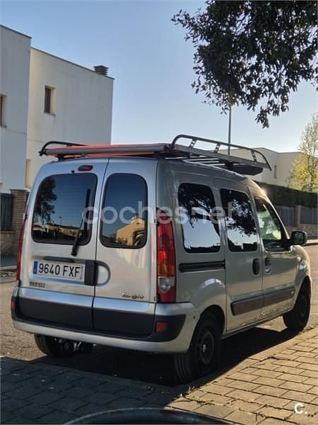 Usado Renault Kangoo Expression 85 CV (62 kW) 2009 Gris / plata Familiar
