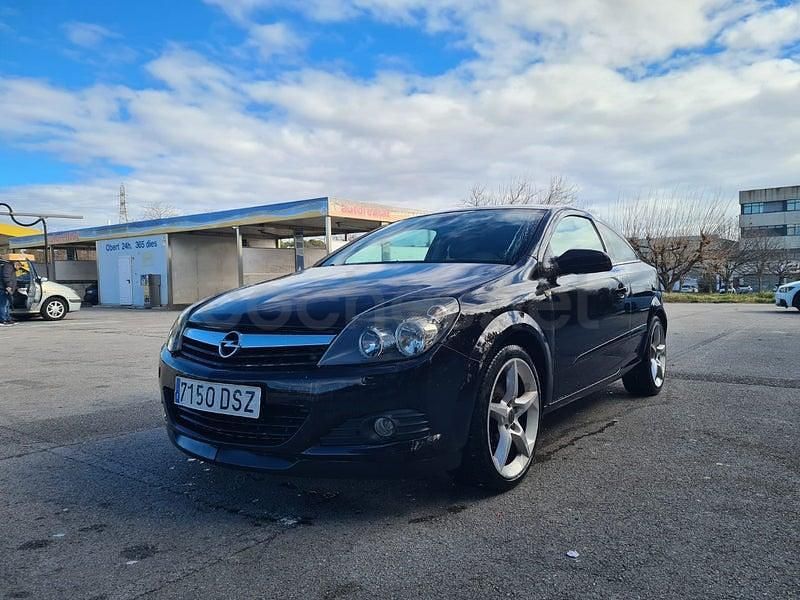 Usado Opel Astra GTC Sport 140 CV (102 kW) 2006 Negro Berlina