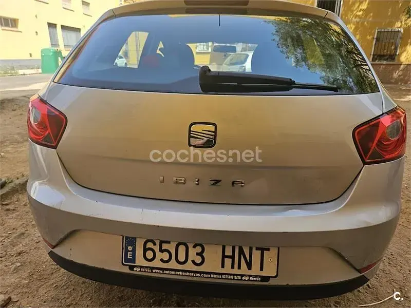 Usado Seat Ibiza Style 105 CV (77 kW) 2013 Gris / plata Berlina