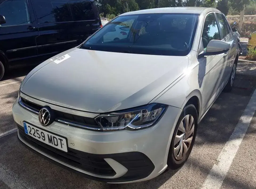 Usado VW Polo Life 95 CV (69 kW) 2023 Plateado Utilitario