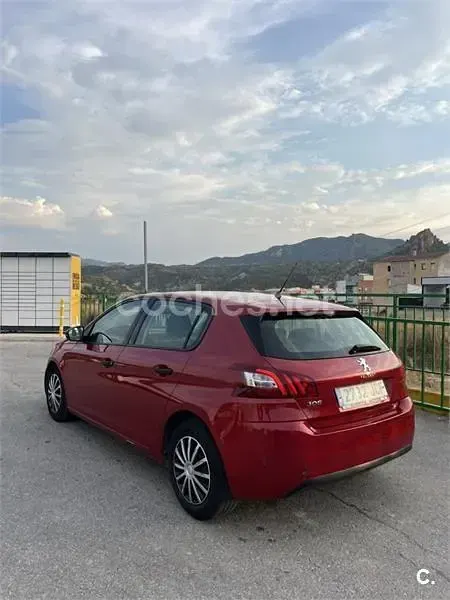 Usado Peugeot 308 Access 92 CV (67 kW) 2015 Rojo Berlina