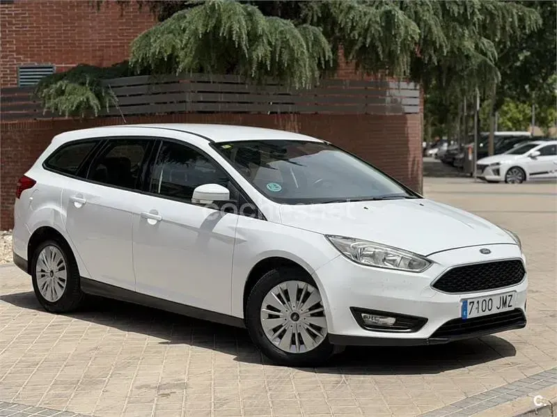 Usado Ford Focus Trend 120 CV (88 kW) 2016 Blanco Familiar