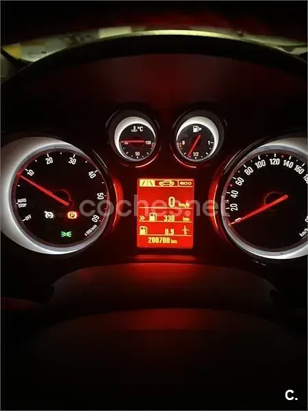 Usado Opel Astra Selective 136 CV (100 kW) 2015 Gris / plata Berlina