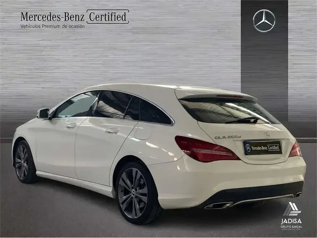 Usado Mercedes CLA200 Shooting Brake 136 CV (100 kW) 2018 Blanco Familiar
