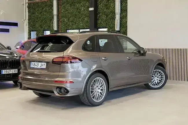 Usado Porsche Cayenne Diesel 262 CV (192 kW) 2015 Marrón SUV