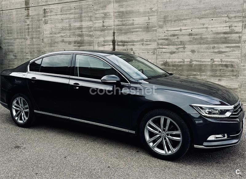 Usado VW Passat Sportline 150 CV (110 kW) 2017 Gris / plata Berlina