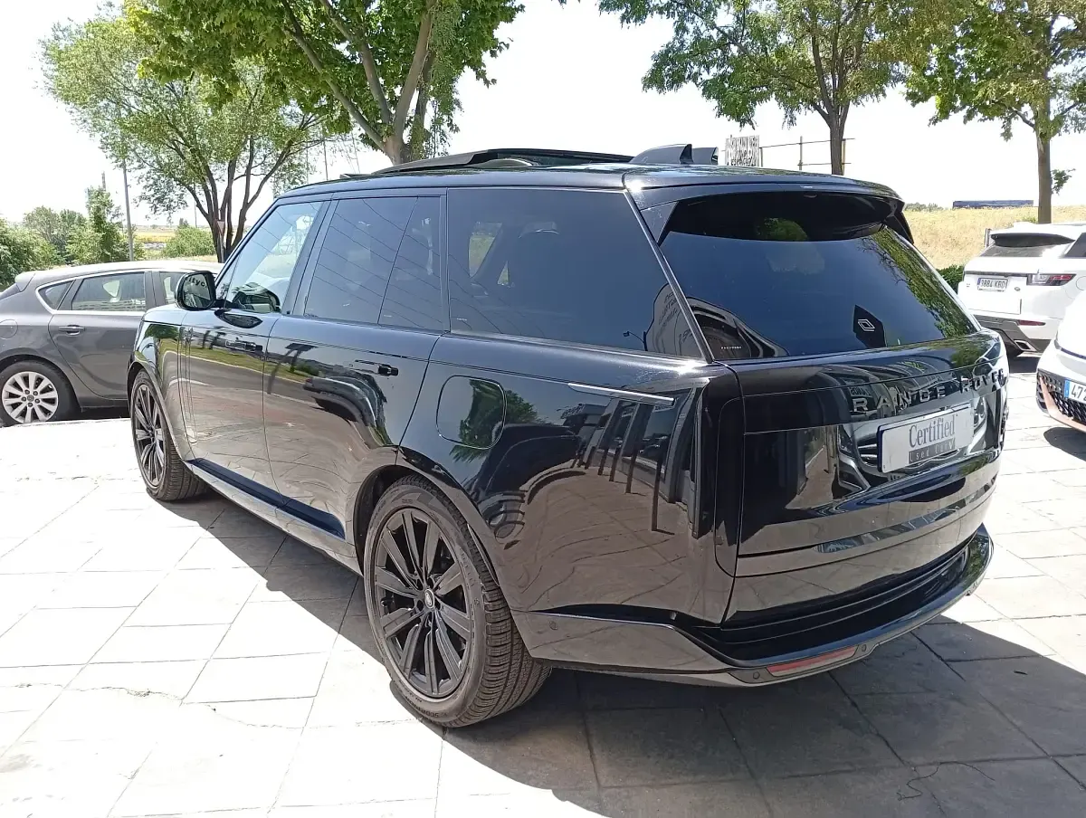 Usado Land Rover Range Rover SE 440 CV (323 kW) 2023 Negro SUV