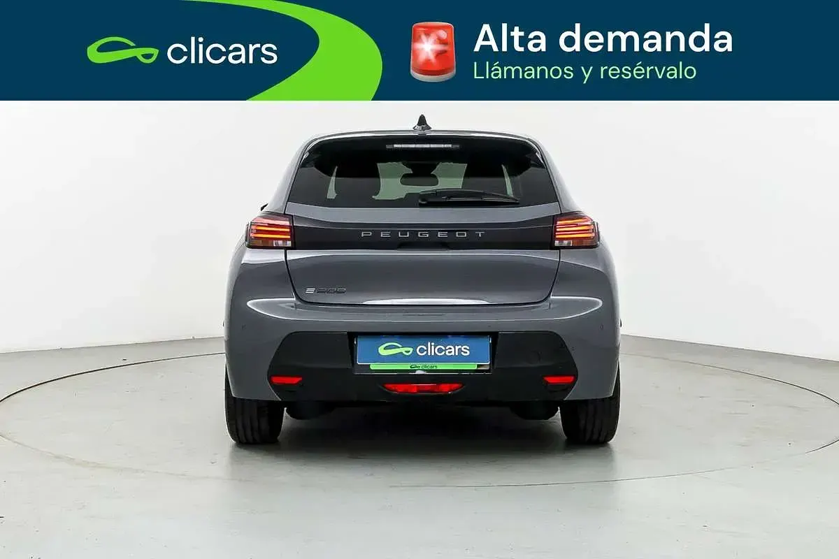 Usado Peugeot e-208 Style 114 kW (156 CV) 2025 Gris Utilitario