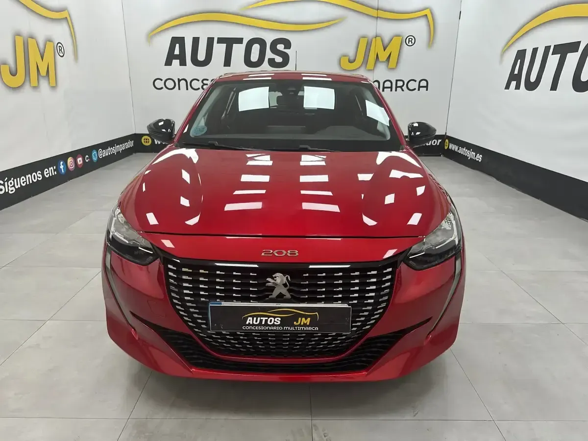 Usado Peugeot 208 Active 100 CV (73 kW) 2022 Rojo Utilitario