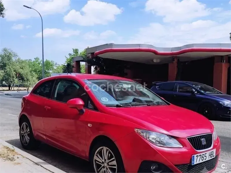 Usado Seat Ibiza SC Style 90 CV (66 kW) 2012 Rojo Utilitario