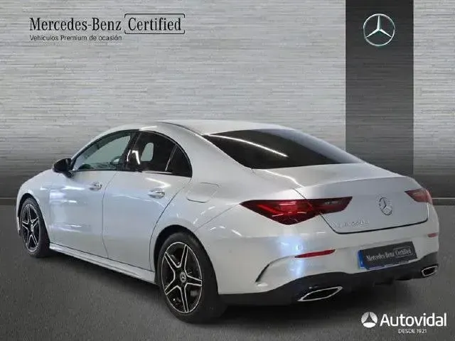 Usado Mercedes CLA220 190 CV (139 kW) 2025 Plata hightech Berlina