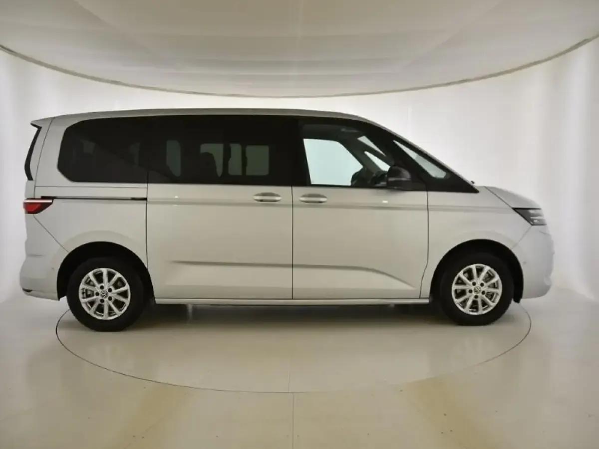 Usado VW Multivan 150 CV (110 kW) 2025 Gris/plata Monovolumen